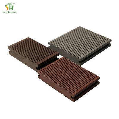 ราคาดี 25mm หนา WPC ดอกพื้นทนทาน UV WPC Co Extrusion Decking สําหรับสระว่ายน้ํา ออนไลน์