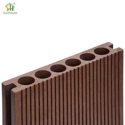 ราคาดี WPC Composite Deck Flooring ยอมต่อ UV กัน Fade Proof WPC Floor Decking ออนไลน์